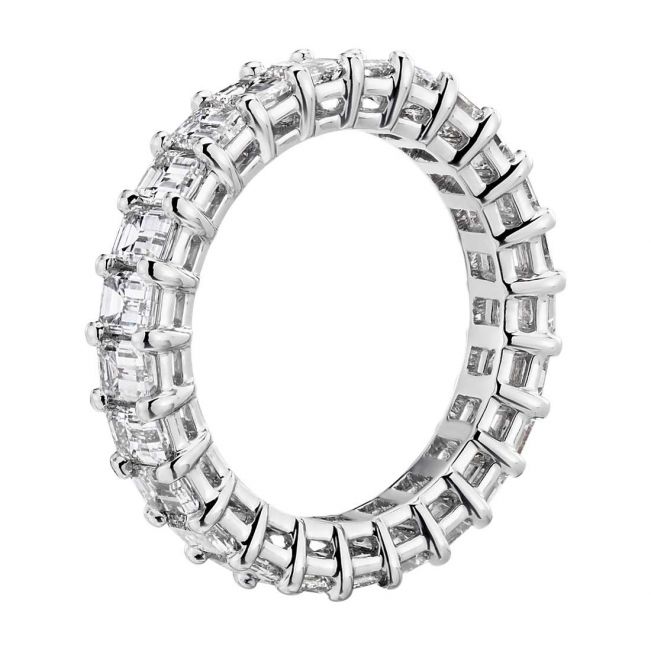 Кольцо с бриллиантами 3 карата изумрудной огранки по кругу - Фото 1
