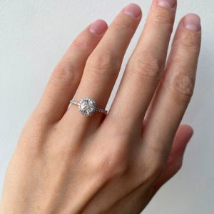 Кольцо с бриллиантом кушон 1 карат в стиле малинка - Фото 3