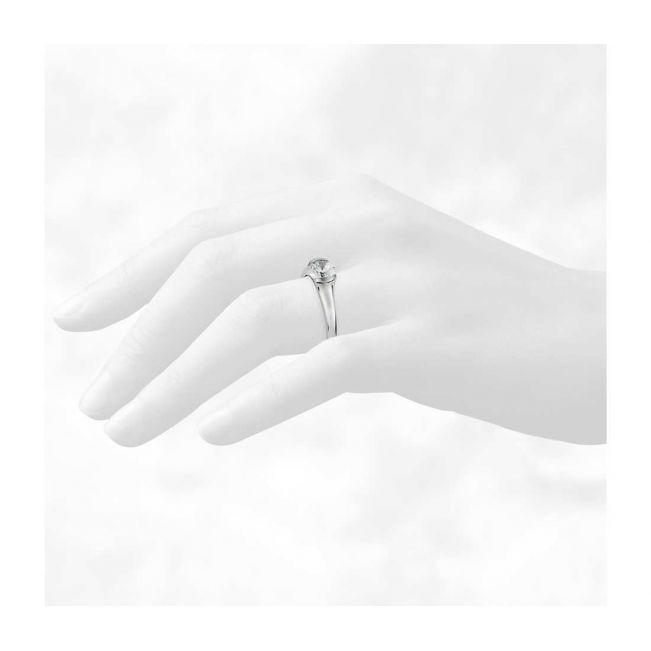 Кольцо с круглым бриллиантом в боковых закрепах - Фото 2