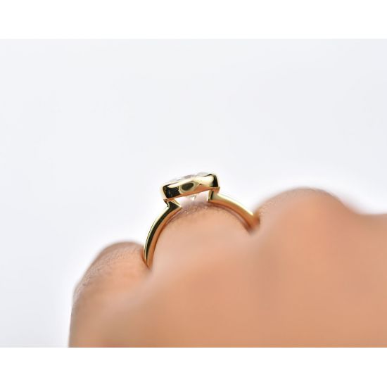 Кольцо из золота с горизонтальным овальным бриллиантом,  Больше Изображение 4