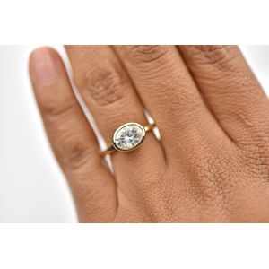 Кольцо с горизонтальным овальным бриллиантом - Фото 2