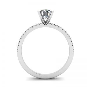 Кольцо с круглым бриллиантом и мелкими камнями на шинке - Фото 1