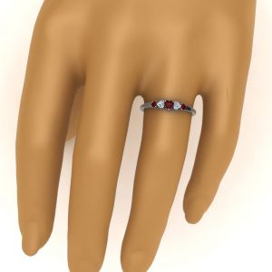 Кольцо с бриллиантами и рубинами в форме сердца - Фото 3