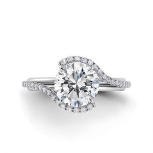 Дизайнерское кольцо с белым круглым бриллиантом и двойной дорожкой
