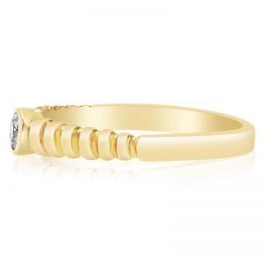 Футуристичное золотое кольцо с круглым бриллиантом - Фото 1