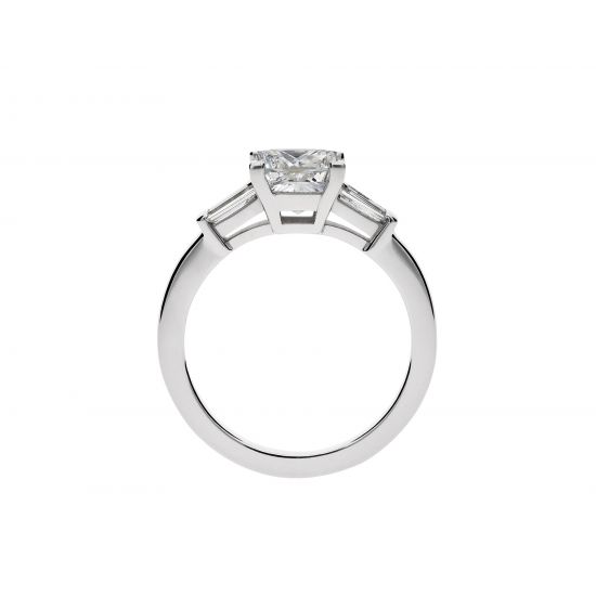 Кольцо с белым бриллиантом огранки «принцесса» и двумя дополнительными,  Больше Изображение 2