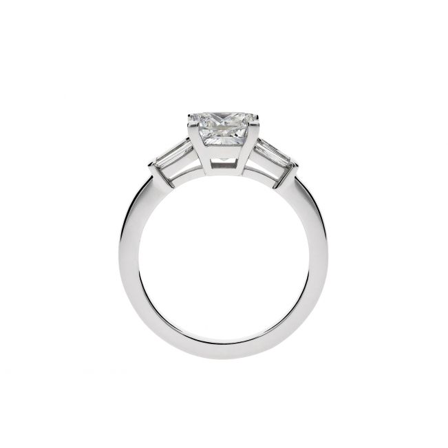 Кольцо с белым бриллиантом огранки «принцесса» и двумя дополнительными - Фото 3