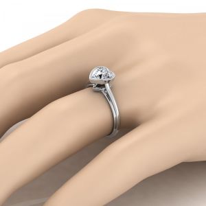 Кольцо с белым бриллиантом в форме сердца - Фото 1