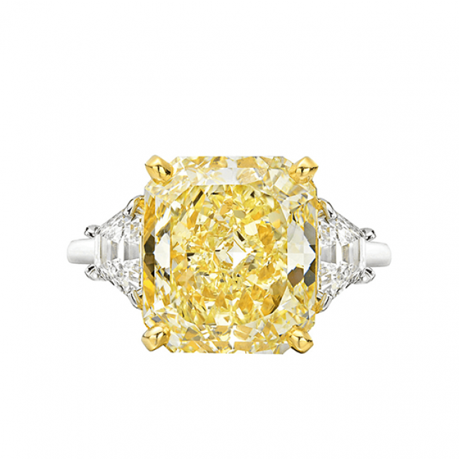 Кольцо с желтым бриллиантом и трапециями
