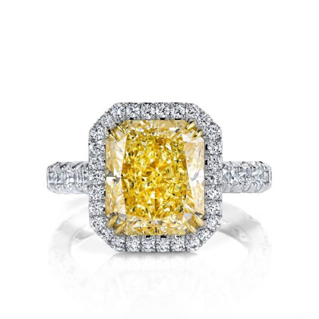 Кольцо с желтым бриллиантом в паве