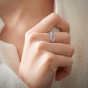 Плетеное кольцо с бриллиантами и розовыми сапфирами - Фото 1