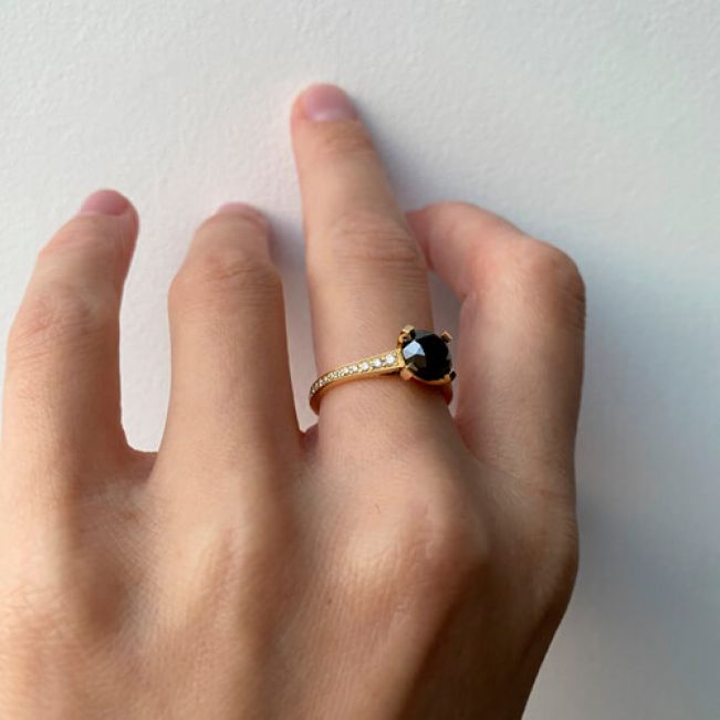 Элегантное кольцо с круглым черным бриллиантом - Фото 6