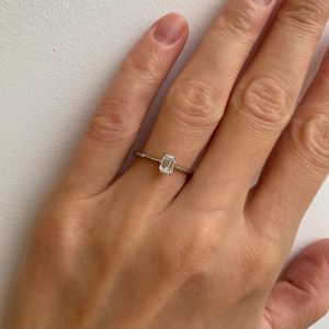 Кольцо с бриллиантом огранки «изумрудная» - Фото 4