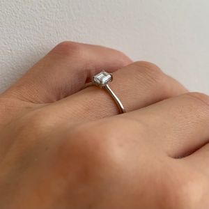 Кольцо с бриллиантом огранки «изумрудная» - Фото 5