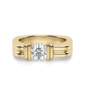 Современное кольцо с бриллиантом в жёлтом золоте