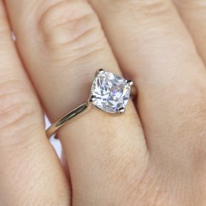 Кольцо с перевернутым бриллиантом формы Кушон - Фото 3