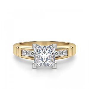 Кольцо с бриллиантом Принцесса и боковыми
