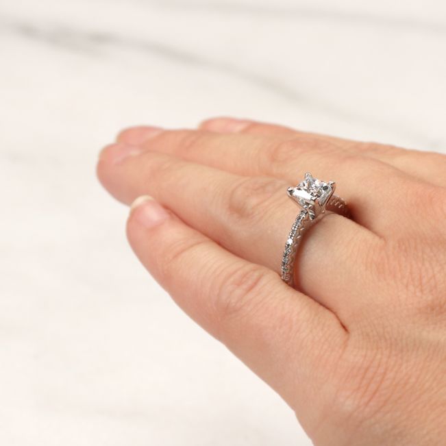 Кольцо с бриллиантом Принцесса и дорожкой с боков - Фото 5