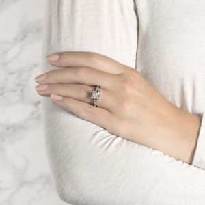 Кольцо с бриллиантом Принцесса и багетами - Фото 5