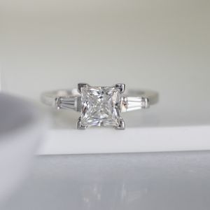 Кольцо с бриллиантом Принцесса» и багетами - Фото 5