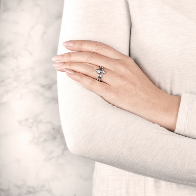 Обручальное кольцо с двумя бриллиантами - Фото 3