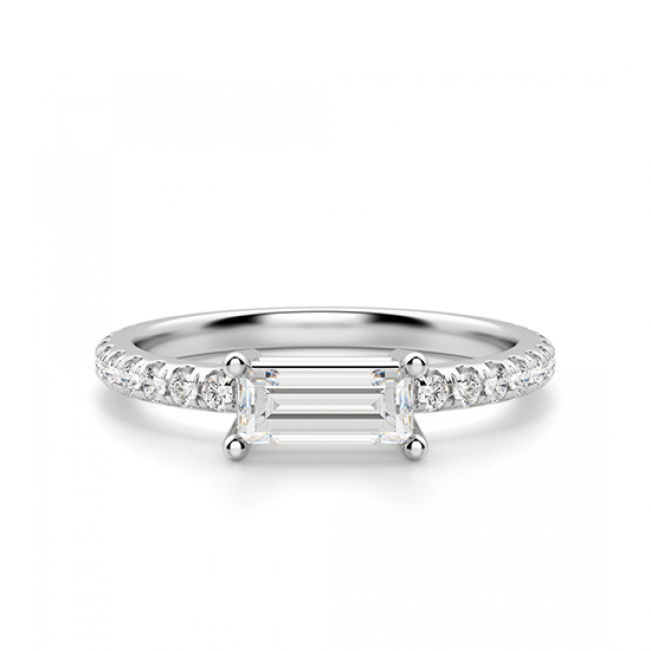 Тонкое кольцо с бриллиантом эмеральд
