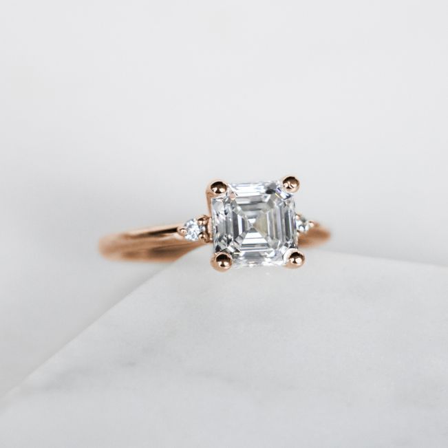 Кольцо с бриллиантом «ашер» из золота - Фото 4
