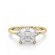 Кольцо с бриллиантом «ашер» из желтого золота