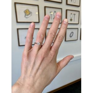 Кольцо с бриллиантом для помолвки из золота - Фото 2