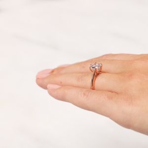 Кольцо с круглым бриллиантом в 6 лапках - Фото 4