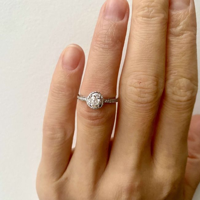 Кольцо с бриллиантом в закрученном ореоле - Фото 6