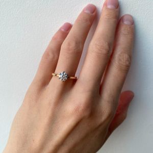 Кольцо из комбинированного золота с бриллиантом для помолвки - Фото 5