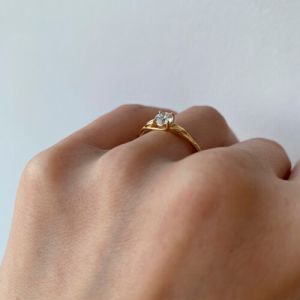 Кольцо с бриллиантом с золотыми листиками - Фото 5
