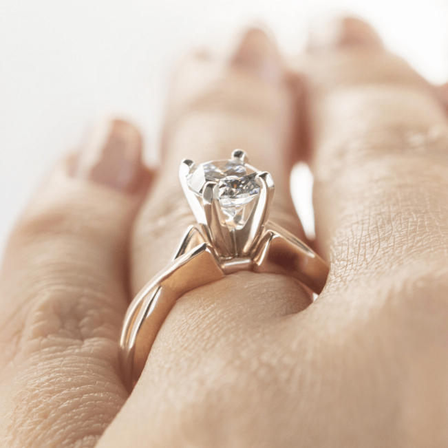 Кольцо с переплетением с овальным бриллиантом - Фото 6