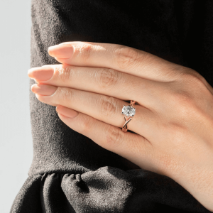 Кольцо с переплетениями с овальным бриллиантом - Фото 8