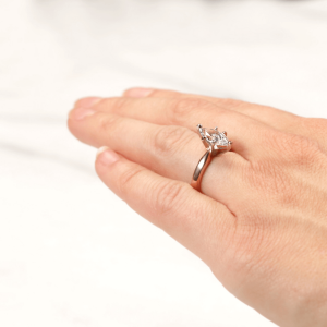 Кольцо с бриллиантом маркиз в 6 лапках - Фото 7