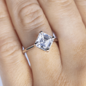 Кольцо с перевернутым бриллиантом ашер - Фото 3