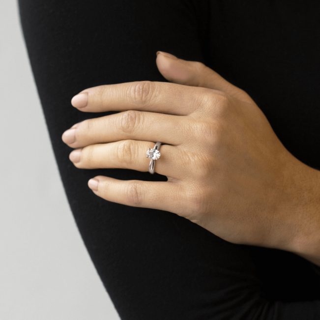 Кольцо с овальным бриллиантом из розового золота - Фото 5