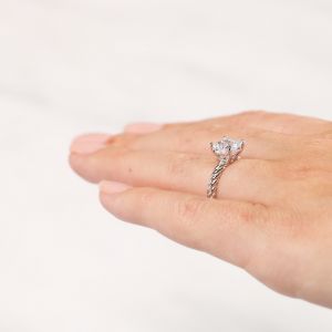 Кольцо с бриллиантом огранки Принцесса - Фото 4