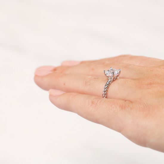 Кольцо с бриллиантом огранки Принцесса,  Больше Изображение 5