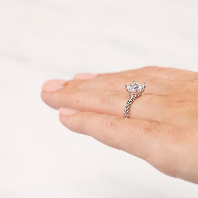 Кольцо с бриллиантом огранки Принцесса на плетеной шинке - Фото 5