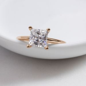 Кольцо с бриллиантом принцесса в розовом золоте - Фото 2