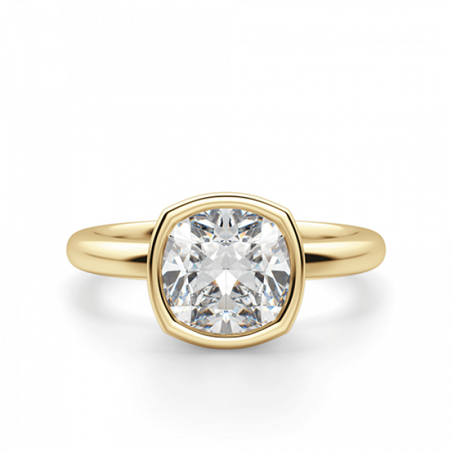 Кольцо с бриллиантом кушон в грухой закрепке из золота