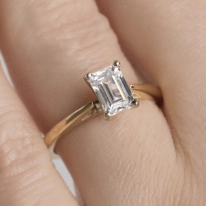 Кольцо с бриллиантом эмеральд из белого золота - Фото 6