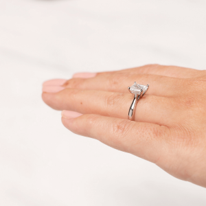Кольцо классическое с бриллиантом эмеральд - Фото 4