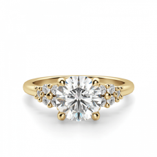 Кольцо золотое с круглым бриллиантами и боковым декором