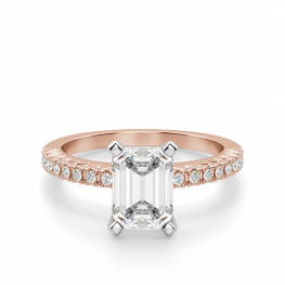 Кольцо c бриллиантом эмеральд и паве из розового золота