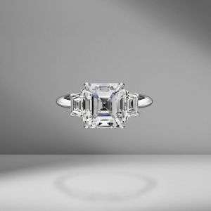Кольцо с бриллиантом Ашер и трапециями - Фото 2