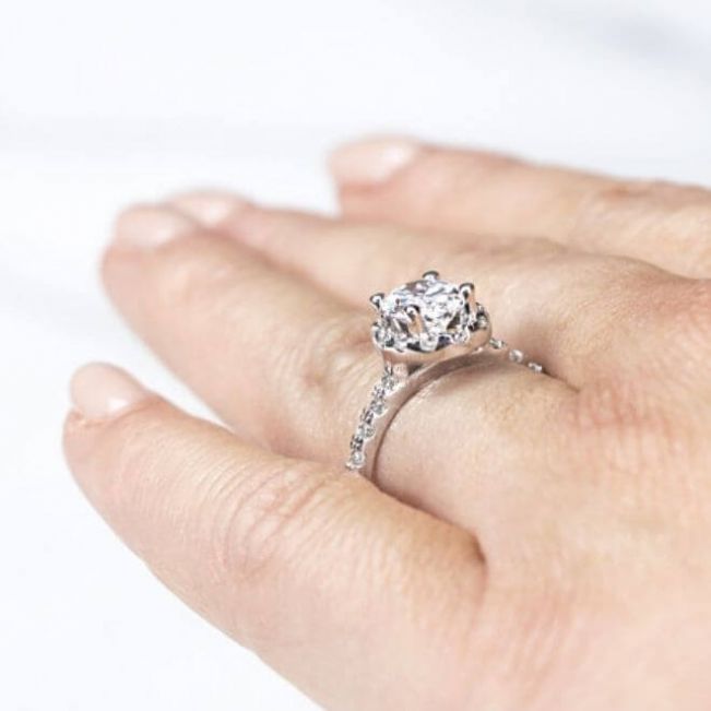 Помолвочное кольцо с бриллиантом овал 1 кт с паве - Фото 2