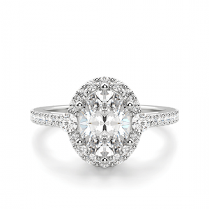 Помолвочное кольцо с бриллиантом овальной формы